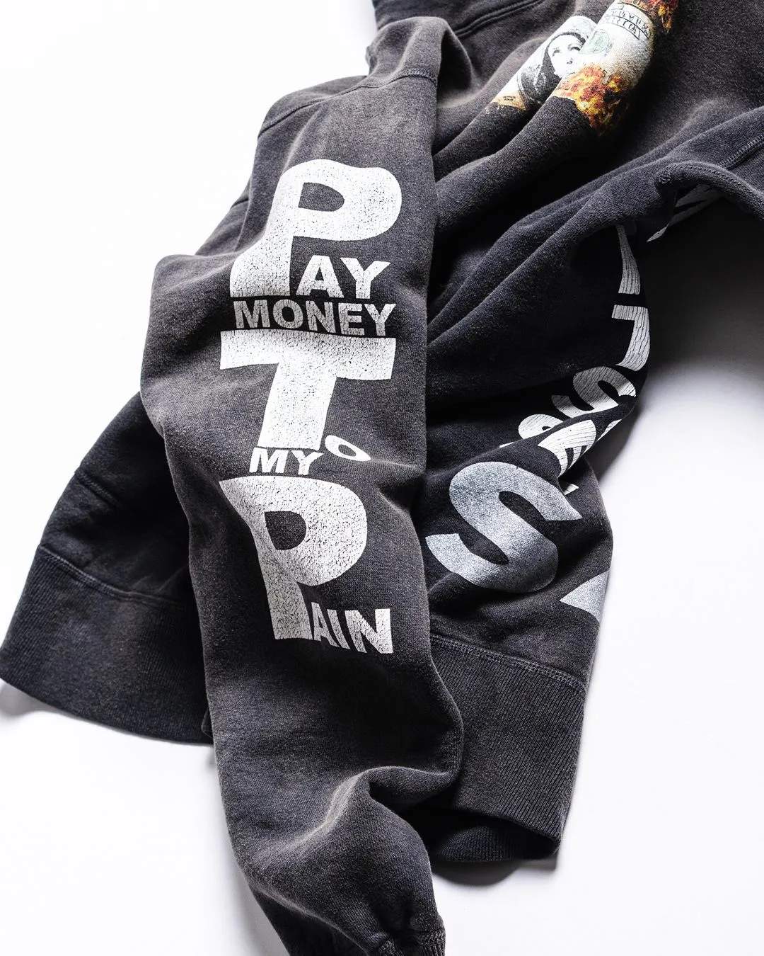SAINT Mxxxxxx × PAY MONEY TO MY PAIN PTP_HOODIE/BRAND MONEY/BLK Co-branded PTP Virgin Mary dollar hoodie Washed black S-XL Assute dyeing The whole piece is sprayed with horse fade Mold customization joint main mark/washed mark Factory four-needle and six-thread workmanship No bone seams More comfortable to wear Repeated modification of proofing Authentic grade crack printing VINTAGE value is full